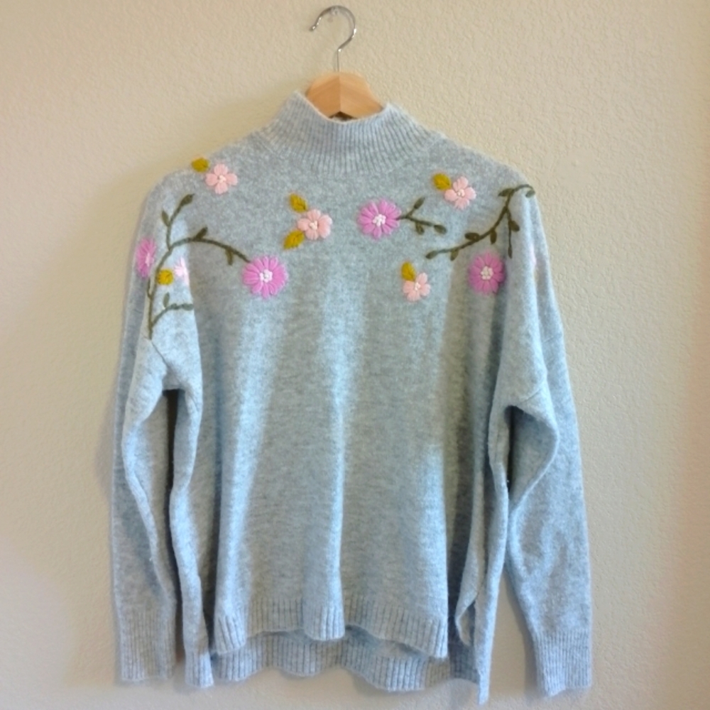Staccato floral embroidered grey sweater size small